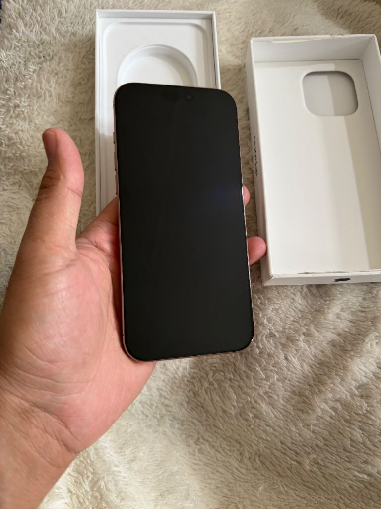 iPhone 16 Pro Max 256gb is in 10/10 Condition 