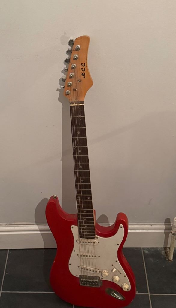 Red Electric Guitar – Strat Style – Great for Beginners