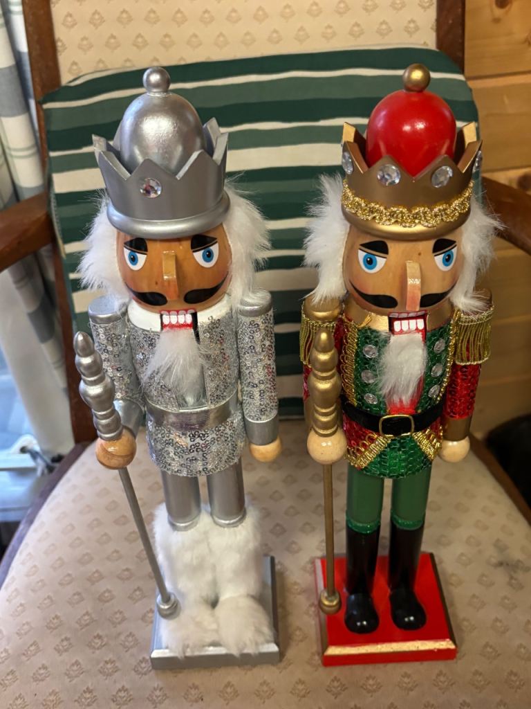 Medium Nutcracker soldiers