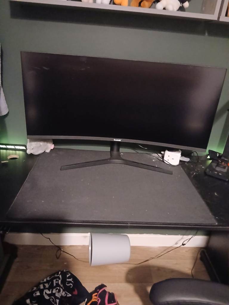 Samsung Curved Gaming Monitor – Good 32 inch Condition