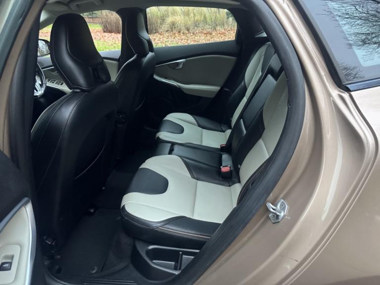 VOLVO V40 CROSS COUNTRY 1.6 D2 Lux 2014