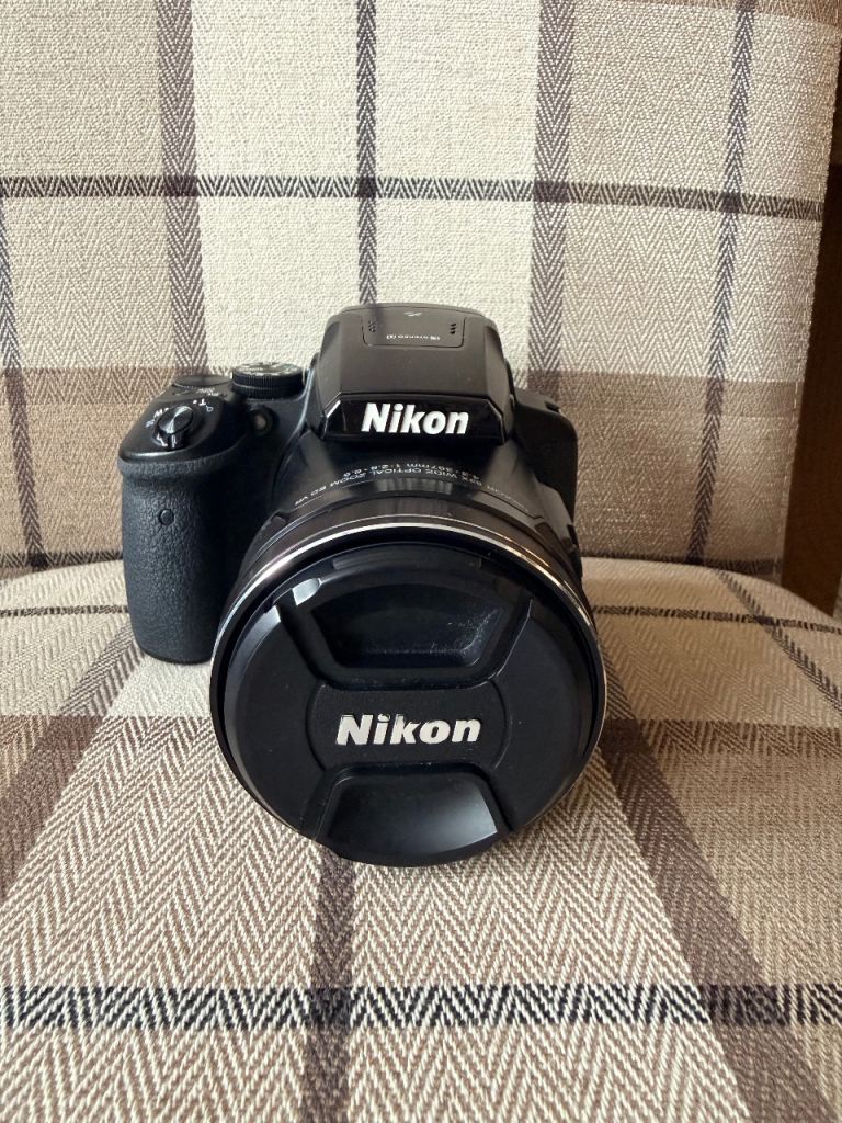 NIKON COOLPIX P900 83x OPTICAL ZOOM (EXC COND)