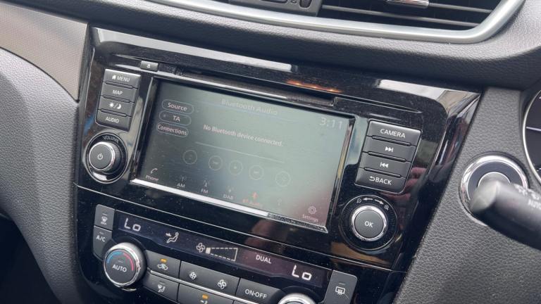 Nissan qashqai N1.5 dCi 115 N-Connecta 5dr 2 owners full Nissan history stunning