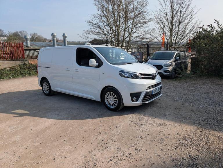 2017 Toyota ProAce 1.6D Comfort Medium Panel Van MWB Euro 6 (s/s) 6dr PANEL VAN Diesel Manual