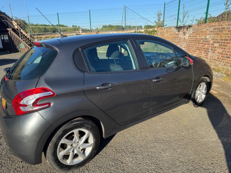 2014 - £20 TAX PEUGEOT 208 1.4 HDI  5 DRS*MOT- SEPT 2026*like Ford Fiesta Renault Clio mazda 2
