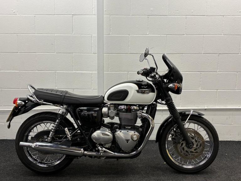 TRIUMPH BONNEVILLE T120 ** ONE OWNER - FULL HISTORY - 12 MONTHS MOT **