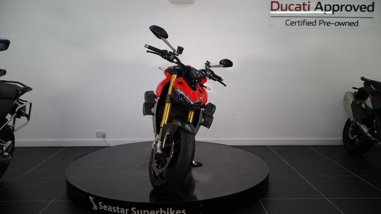 DUCATI STREETFIGHTER V4 S - 2022 - 12000 MILES