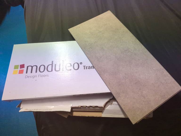 Grey tiles, moduleo transform click