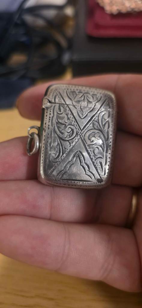Antique and vintage jewellery 