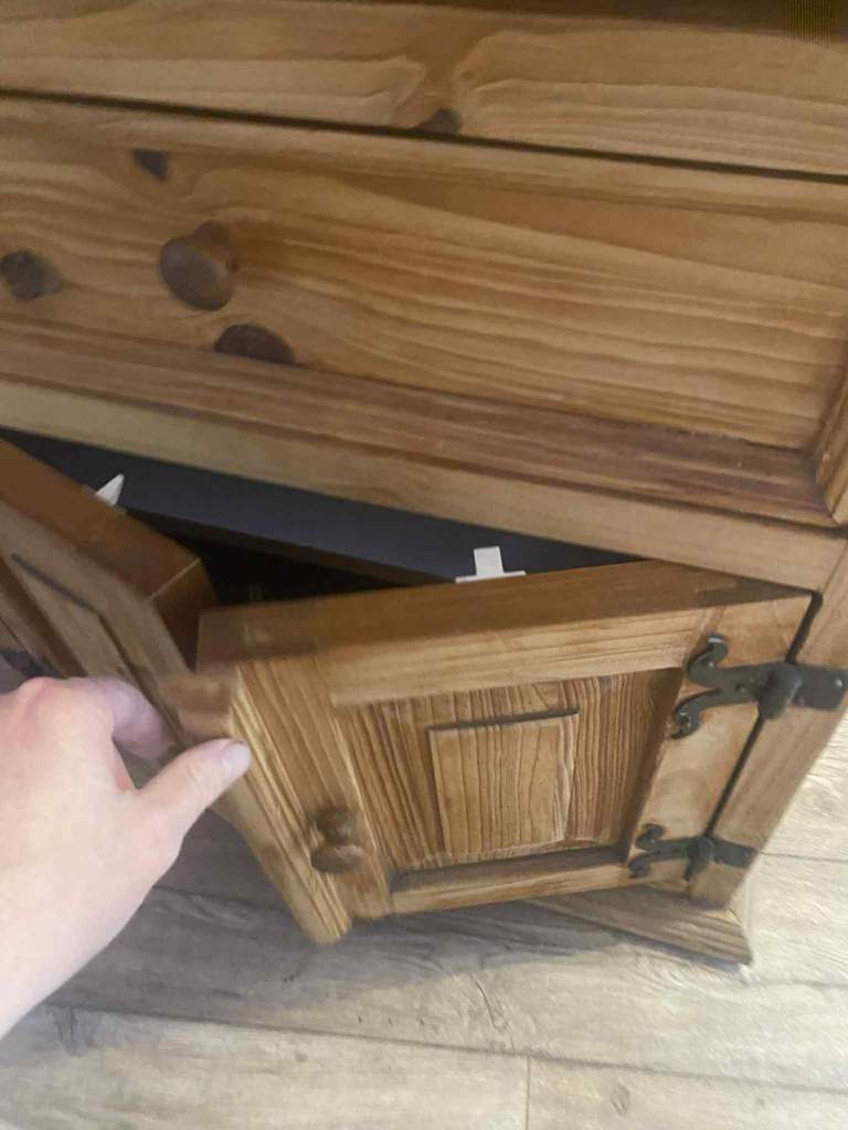 Tv stand no offer very heavy solid pick up now