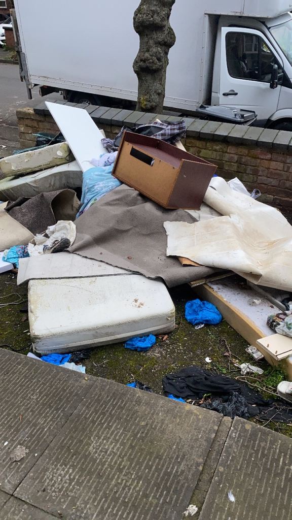 O79,,3OOO,,8843,All AREAS All JUCK,Rubbish removal services,Garden clearance,cheaper,Man with van