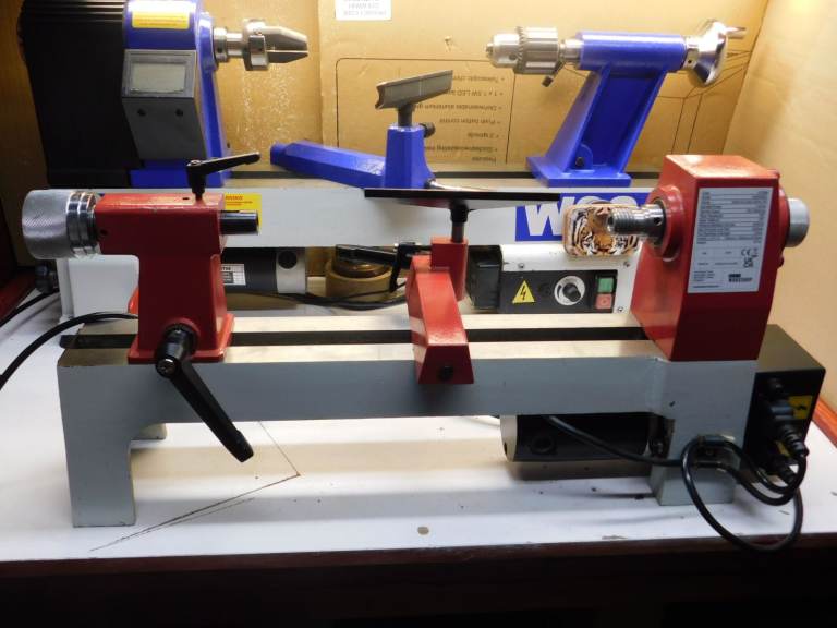 Axminster Workshop AW205WL Wood Turning Lathe.