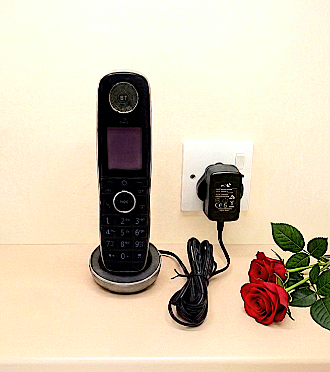 BT VOICE DIGITAL HANDS-FREE HOME PHONE with HOLDER and 240 Volt ADAPTOR - GOOD