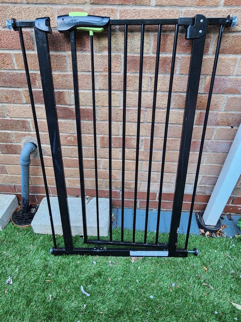 EXTRA HIGH PET GATE/BABY GATE