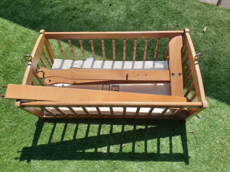 Wooden swing crib with mattress 