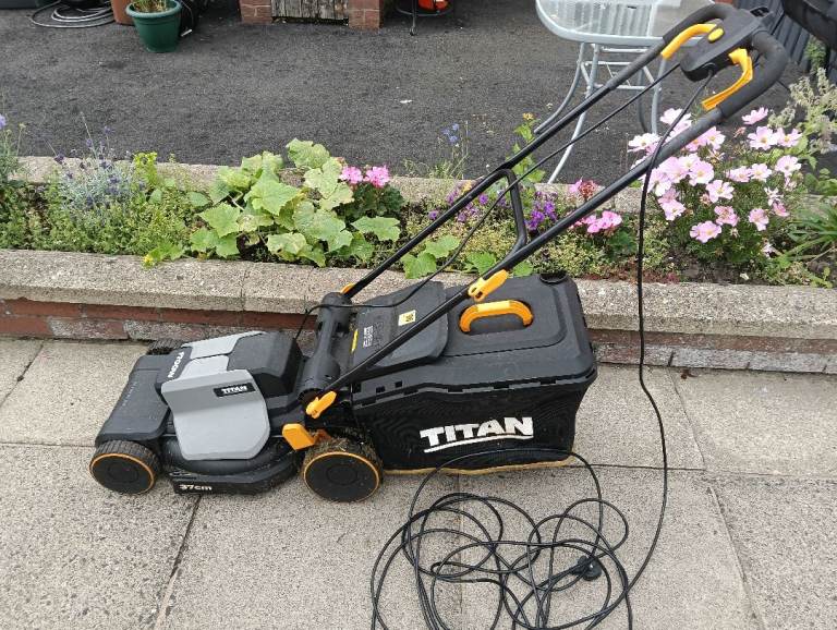Electric Lawnmover 