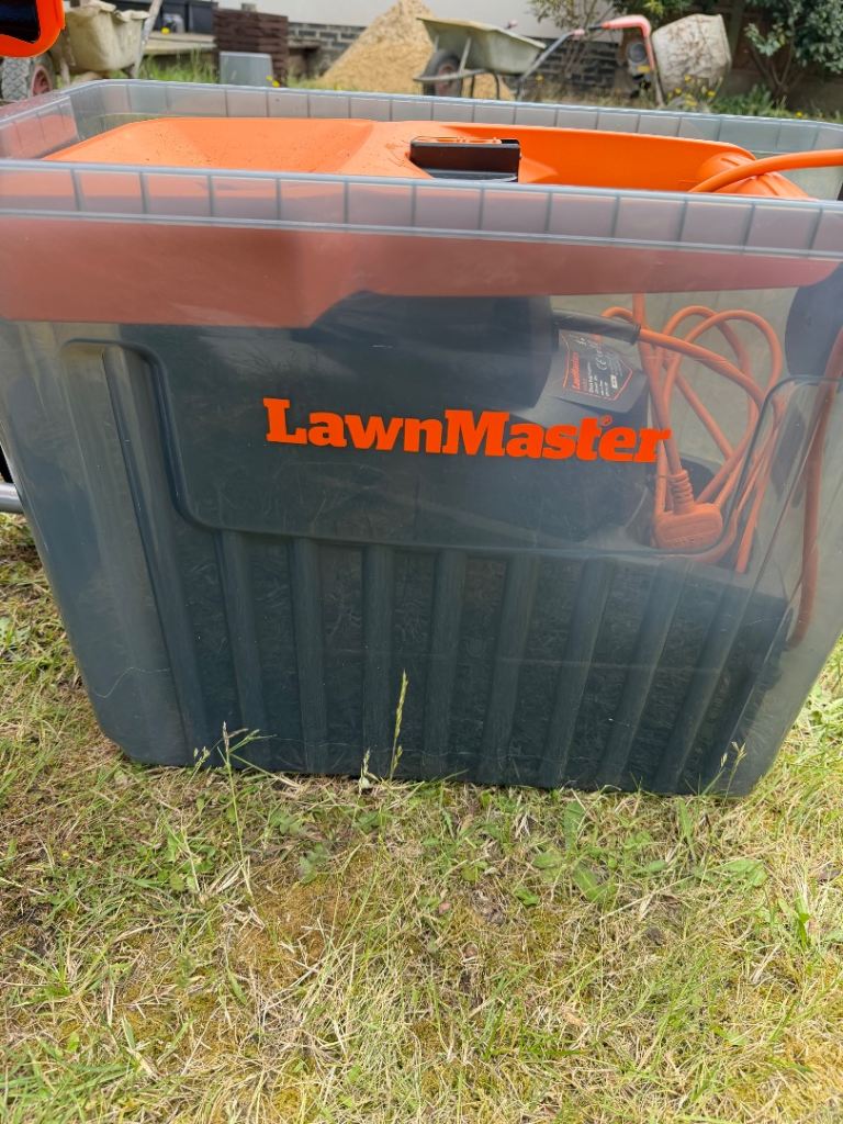 LawnMaster Garden Quiet Shredder 2800W - Good Condition