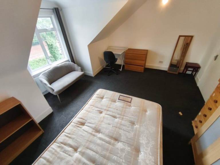 CLEAN DOUBLE ROOM IN WALTHAMSTOW - ALL INCLUSIVE ⭐