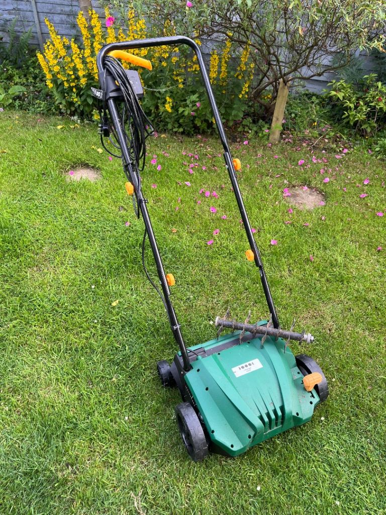 Electric garden scarifier and raker