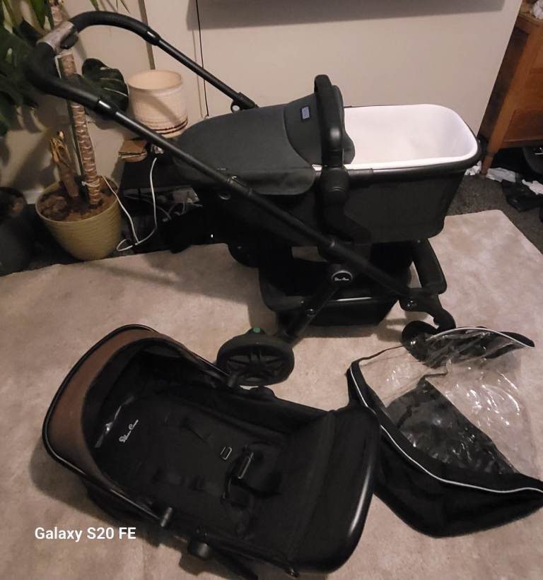 image for Lovely sturdy Silver Cross coast pram