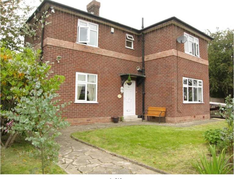 Double Room tor Rent in Shared Detached Property