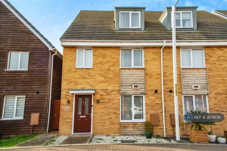 4 bedroom house in Montagu Gardens, Dartford, DA1 (4 bed) (#2878178)