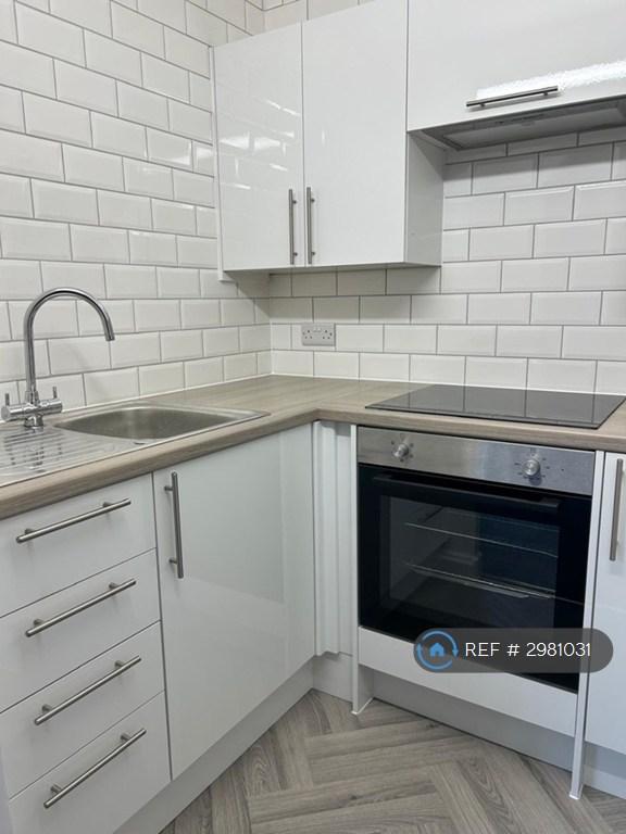 1 bedroom flat in Homerose House, Southsea, Portsmouth, PO5 (1 bed) (#2981031)