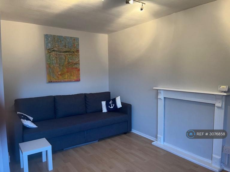 1 bedroom flat in Summerseat Close, Salford, M5 (1 bed) (#3076858)