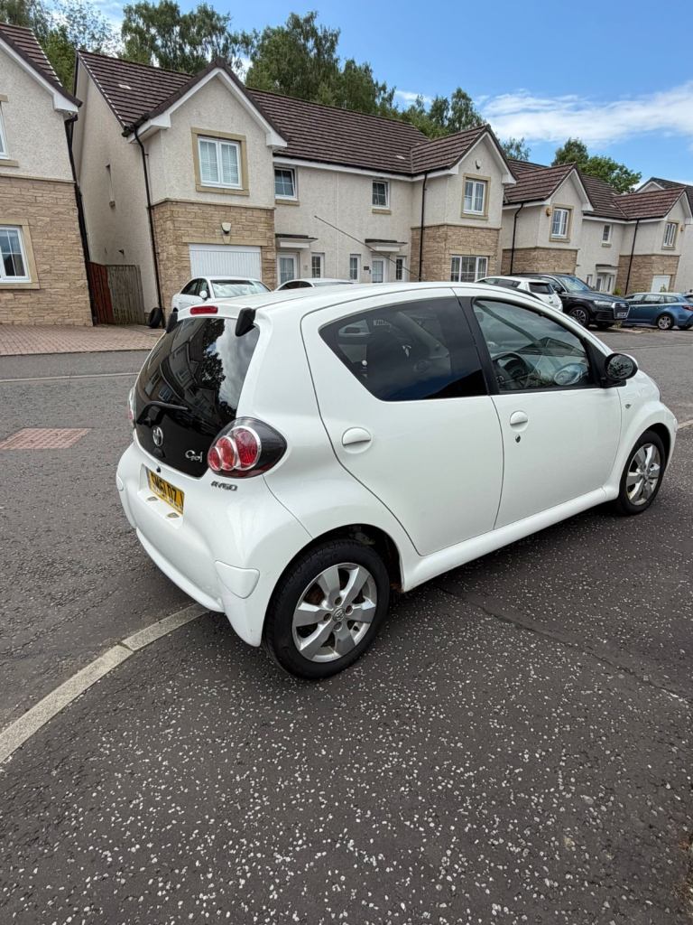 Toyota, AYGO, Hatchback, 2011, Manual, 998 (cc), 5 doors