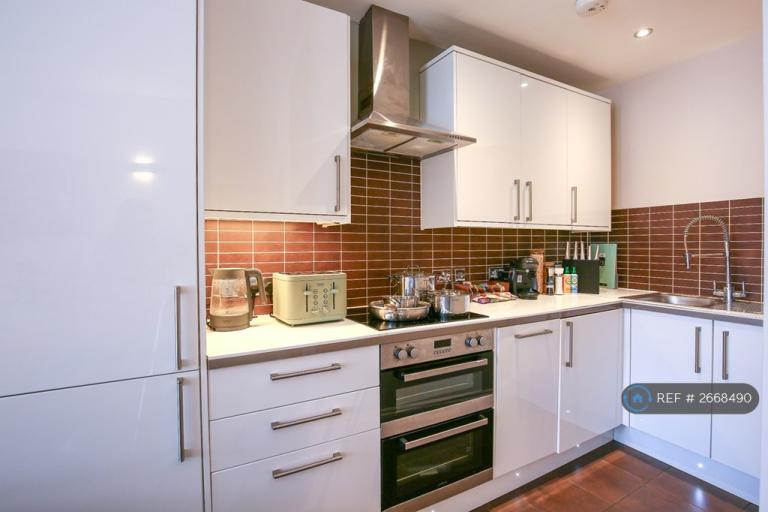 2 bedroom flat in Brighton, Brighton, BN1 (2 bed) (#2668490)