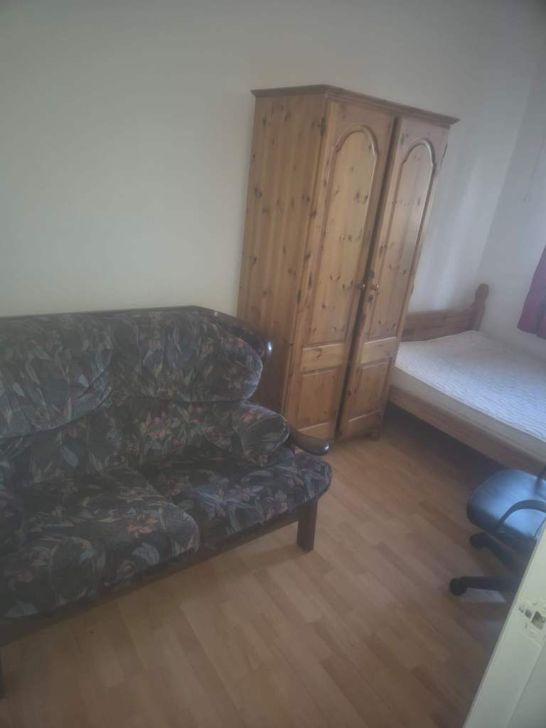 Furnished one bedroom flat available in George Street, close to Union Street