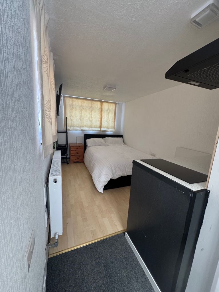 Lovely studio flat at Edmonton Green