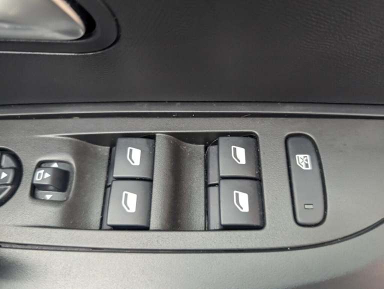 2021 Peugeot E-2008 50kWh GT SUV 5dr Electric Auto (136 ps) - SAT NAV, HEATED SEATS, ALLOY HATCHB...