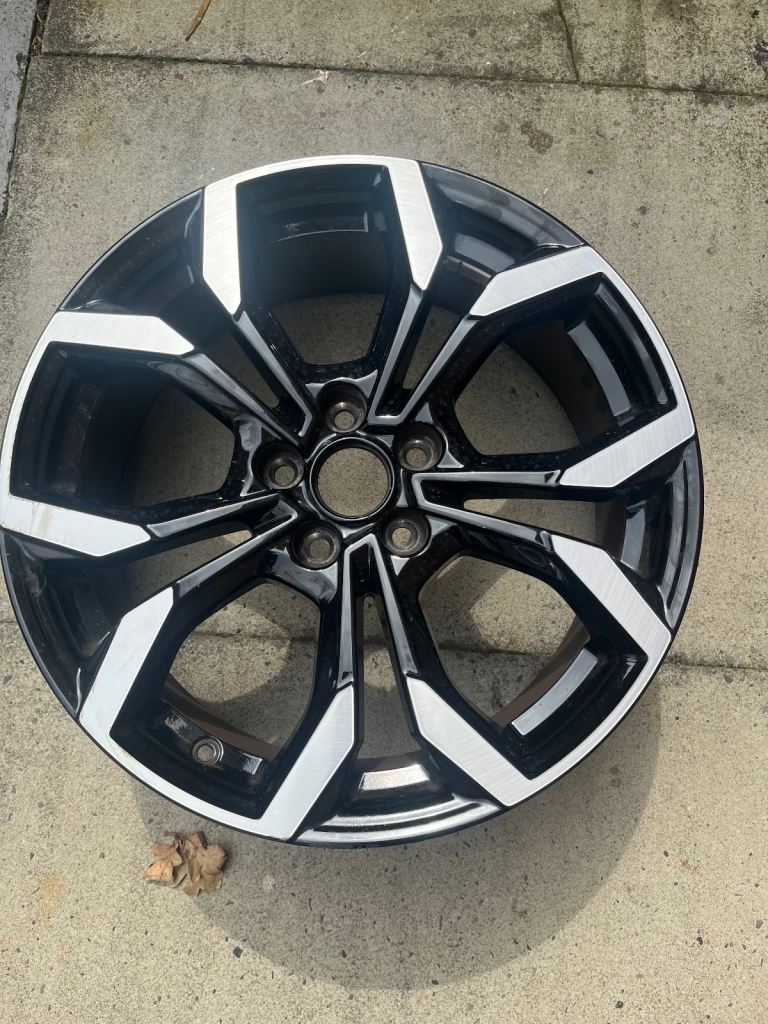 Genuine Ford puma kuga 18 inch diamond cut alloy wheel