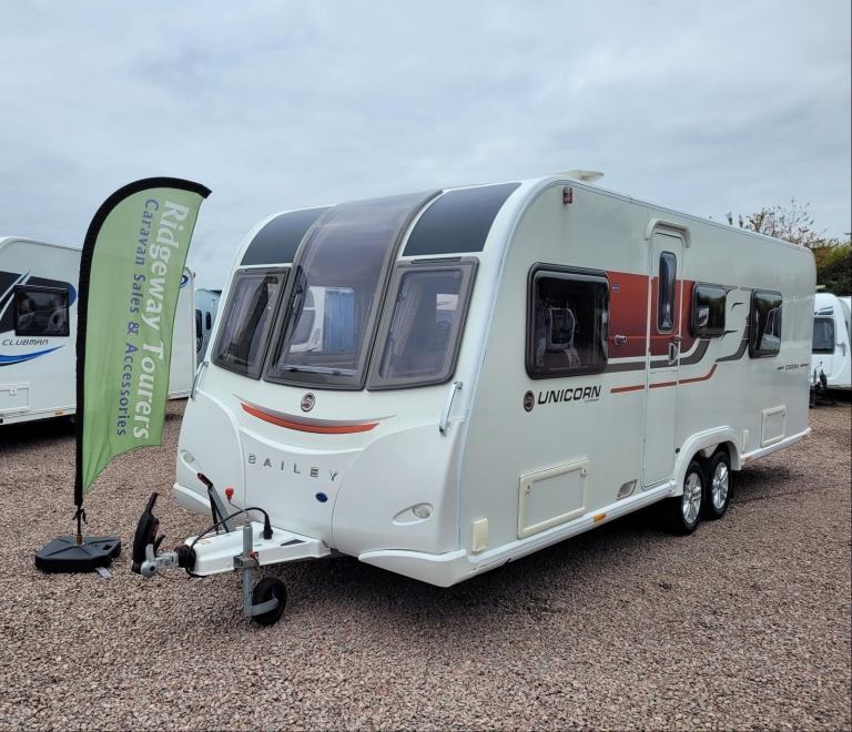 Bailey Unicorn Cordoba 2016 Twin Axle 4 Berth- Twin Fixed Beds, Solar Panel, ATC