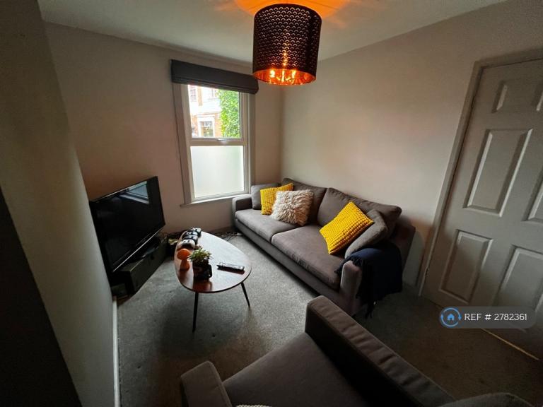 2 bedroom house in Staplehill Road, Bristol, BS16 (2 bed) (#2782361)