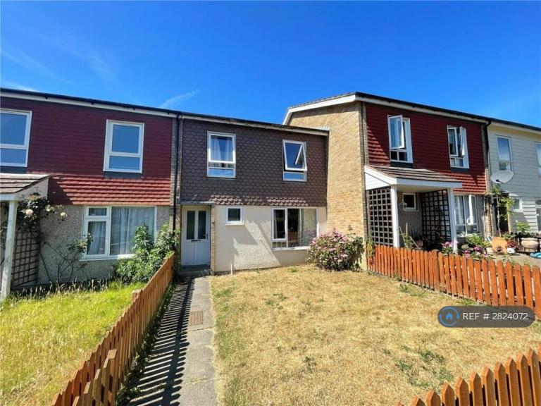 4 bedroom house in The Chantrys, Farnham, GU9 (4 bed) (#2824072)