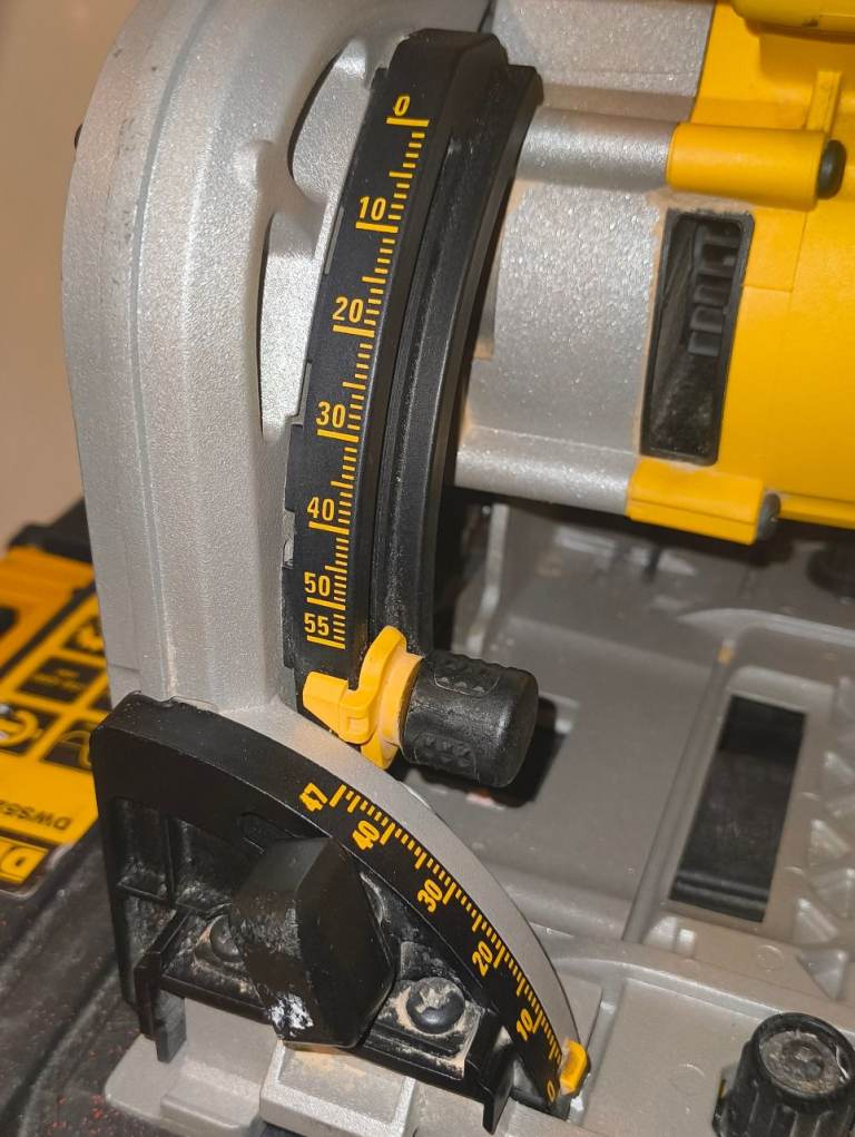 DeWalt DWS520KT 165MM plunge tool 1300 w. 110V with carry case. No guide rail