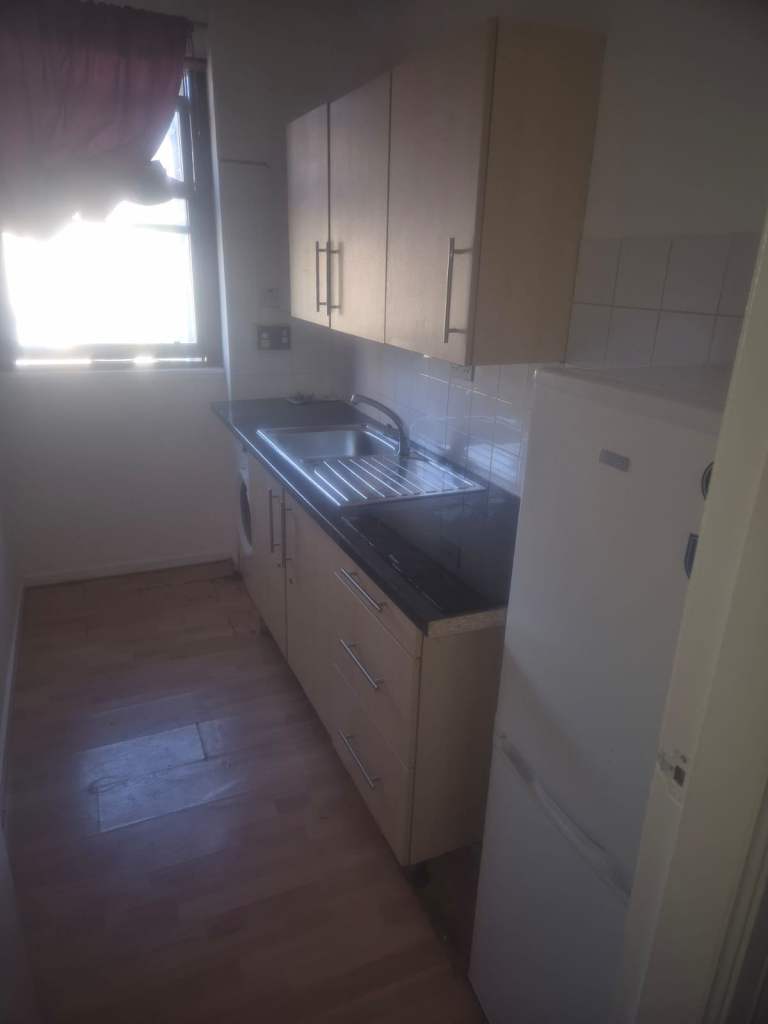 Furnished one bedroom flat available in George Street, close to Union Street