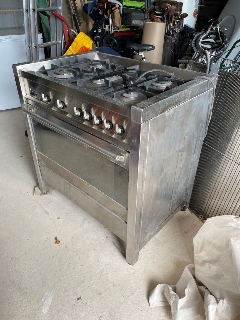 Smeg Range Cooker with extraction Canopy 