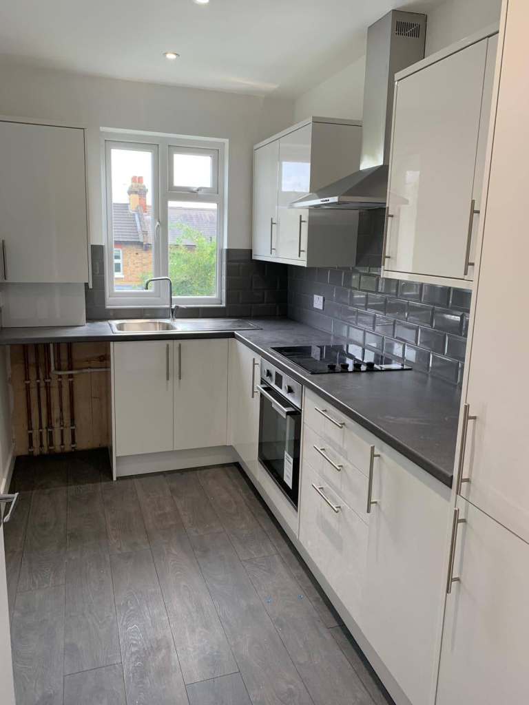 TWO DOUBLE BEDROOM FLAT WITHIN THE BEST LOCATION IN E17! NEXT TO TUBE