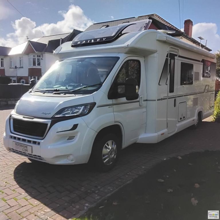 Bailey Autograph 79-4i inc Hab AC, central heating, island bed, 4 berth, 4 seat