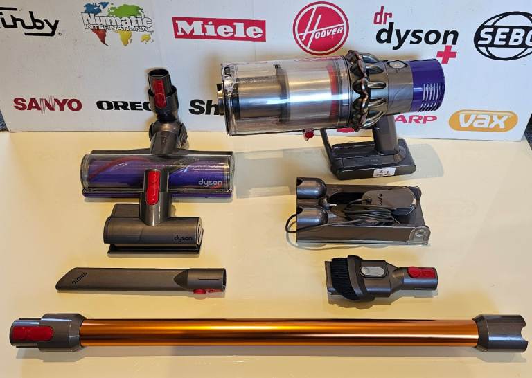 dyson V10 cordless handheld vacuum cleaner reconditioned. Fantastic condition due little use