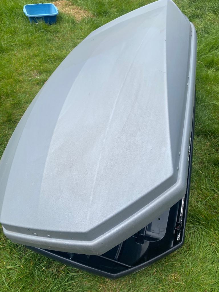 Halfords 470l roof box made by Thule exodus  