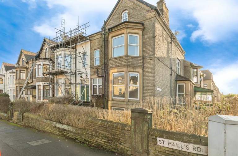 Fantastic investment   REDUCED PRICE 7-10 bedroom  lovely great investment Bradford MANNIGHAM 