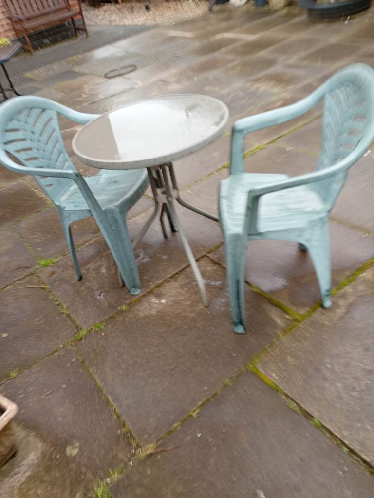 GARDEN TABLE 2 CHAIRS 