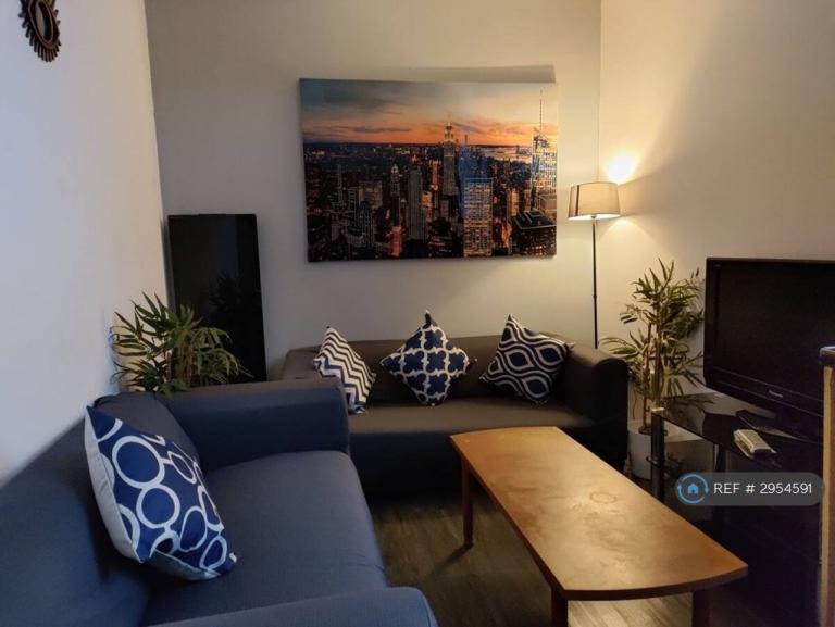 3 bedroom flat in Pendleton Way, Salford, M6 (3 bed) (#2954591)