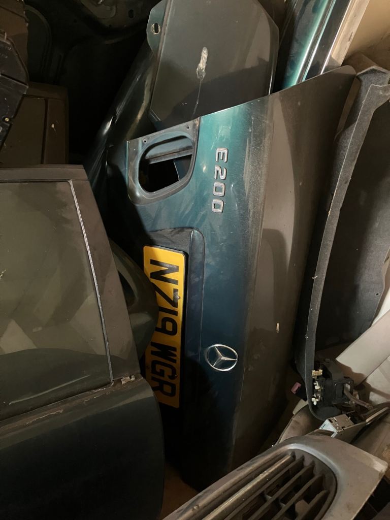 1996 Merc E200 Auto Spares