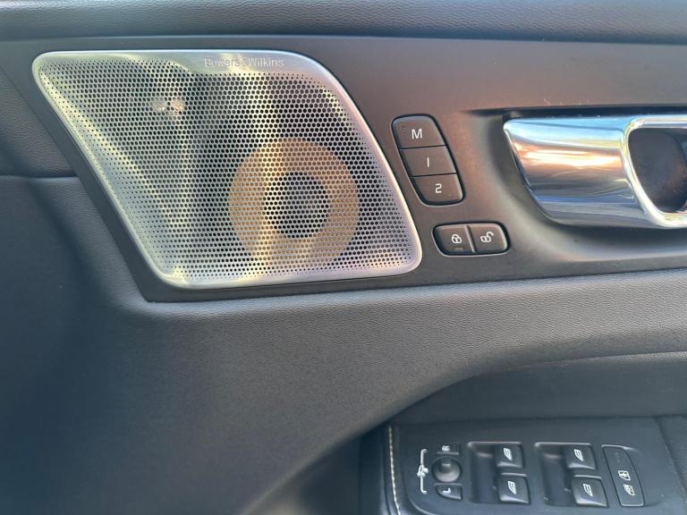 2017 Volvo XC60 2.0 D5 PowerPulse R-Design Pro Auto AWD Euro 6 (s/s) 5dr ESTATE Diesel Automatic