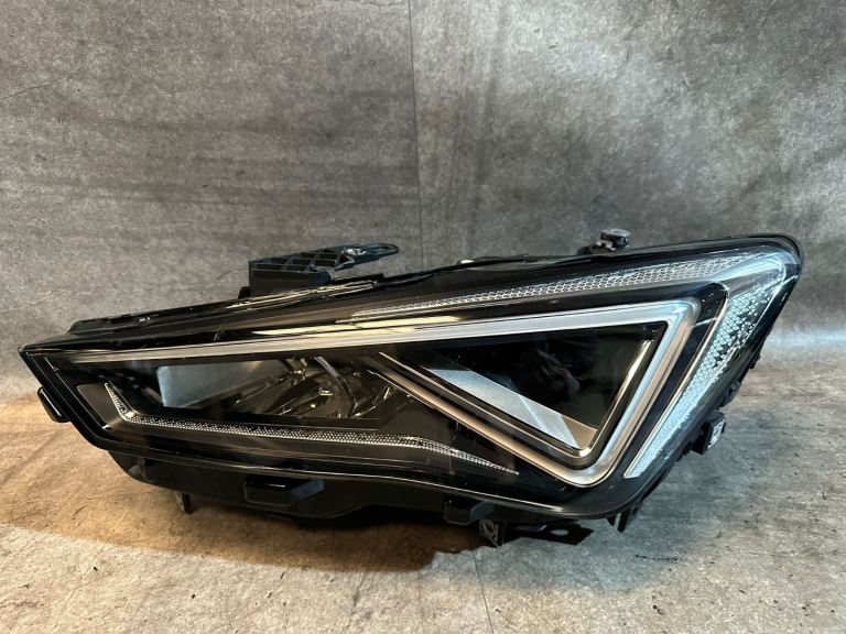Seat Leon FR 2020 - 2024 genuine passenger side led headlight